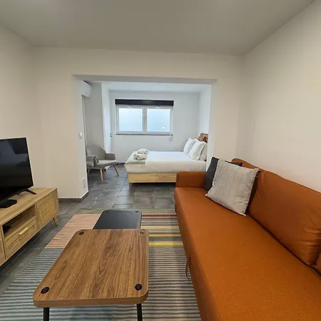 Apartment Lovely In - *