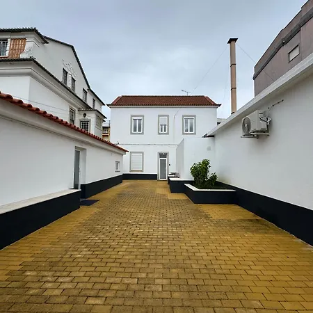 Lovely In - Estoril